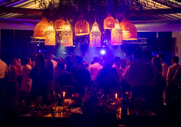 Técnicos propios de Touch Producciones en montaje de evento